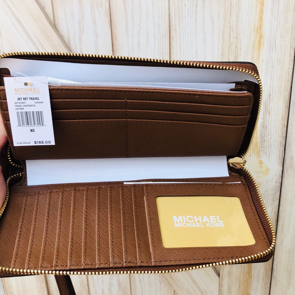 Nwt Michael kors jet set travel Wristlet - Picture 2 of 4